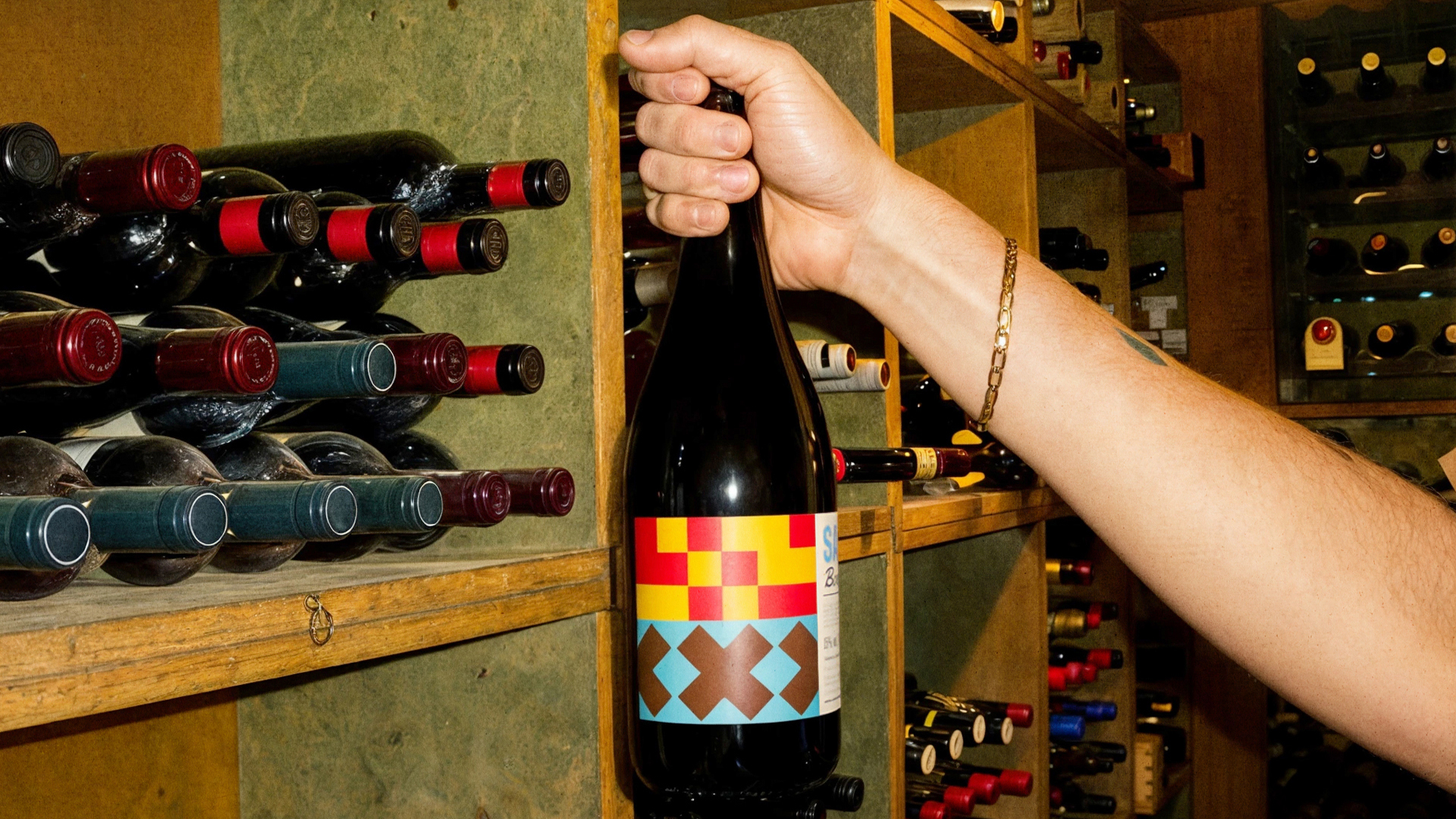 Valencia Wines bottles